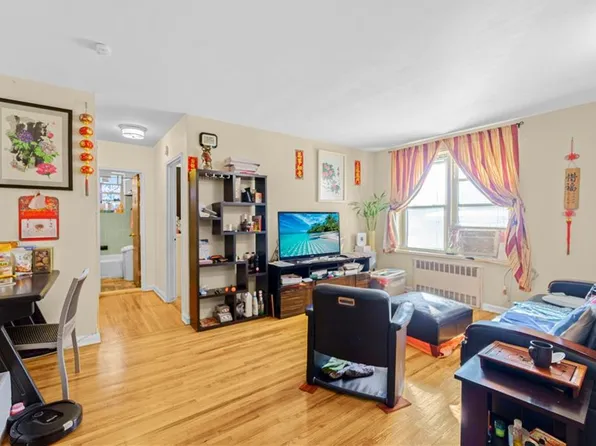 367 Avenue S image 4 of 8