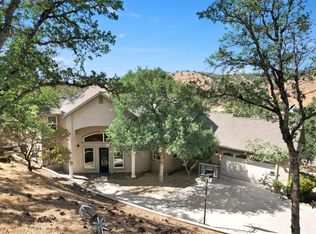 19825 Hartmann Rd, Hidden Valley Lake, CA 95467