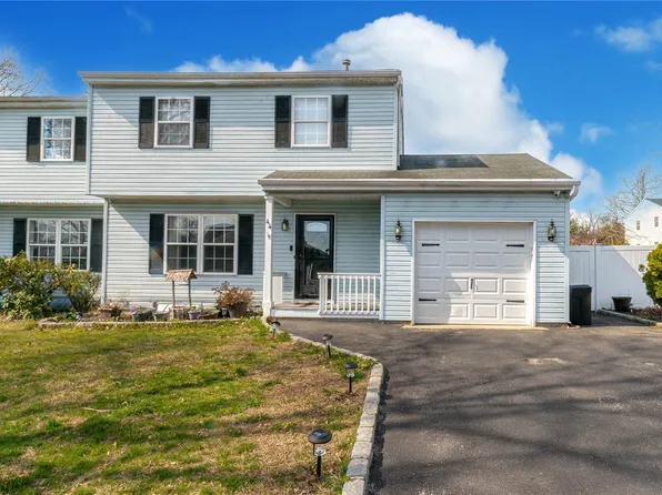 44 Oak Street, Central Islip, NY 11722