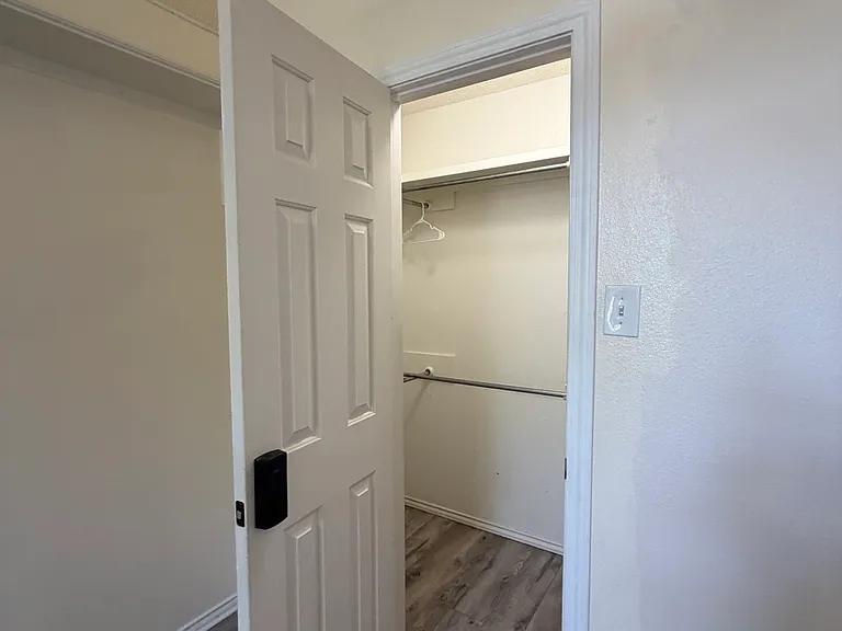 1001 Pontiac Ave — Photo 7
