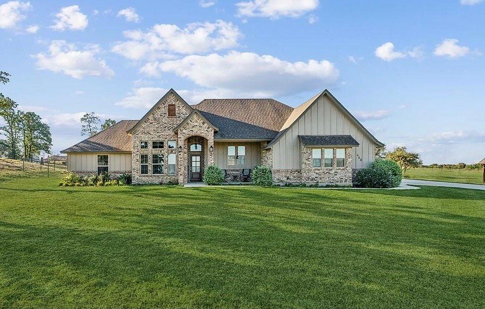 1st image of 440 Scenic Wood Dr