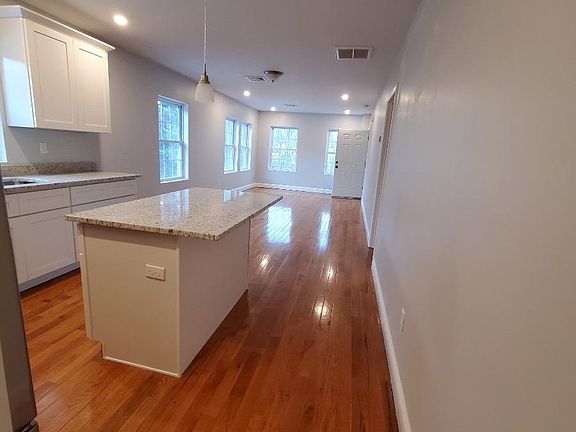 3rd image of 61 Collyer St #2