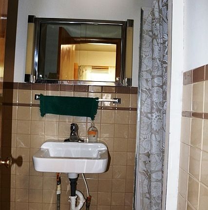 Bath off of the utility room