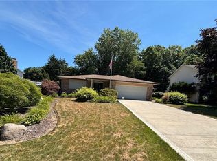 5785 Royal Dr, Willoughby, OH 44094
