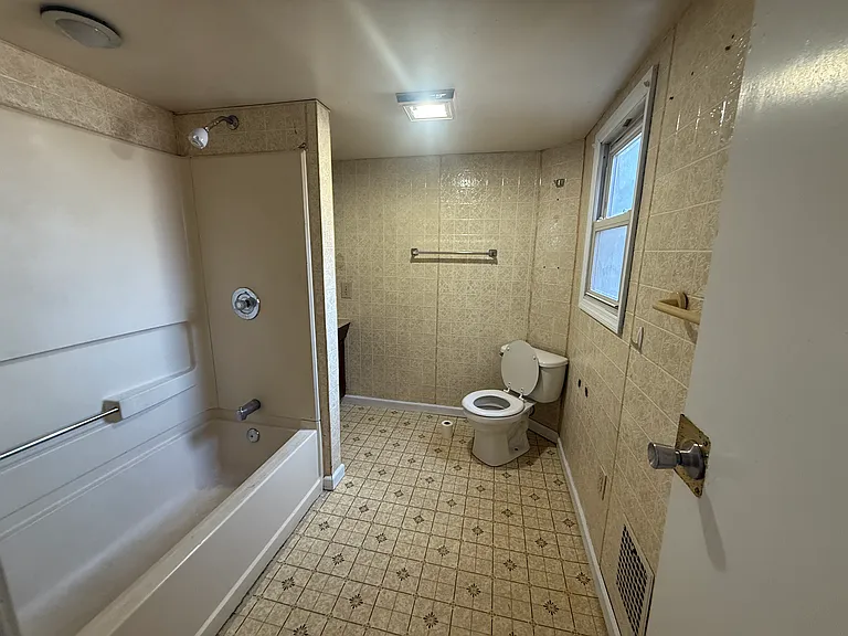 306 S 2nd St — Photo 5