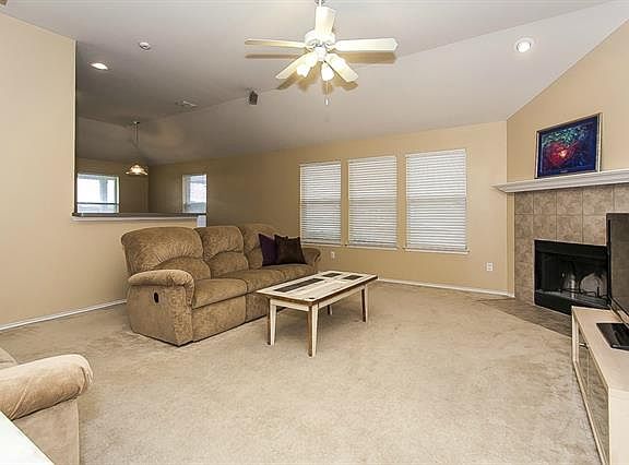 2nd image of 1006 Fredonia Dr