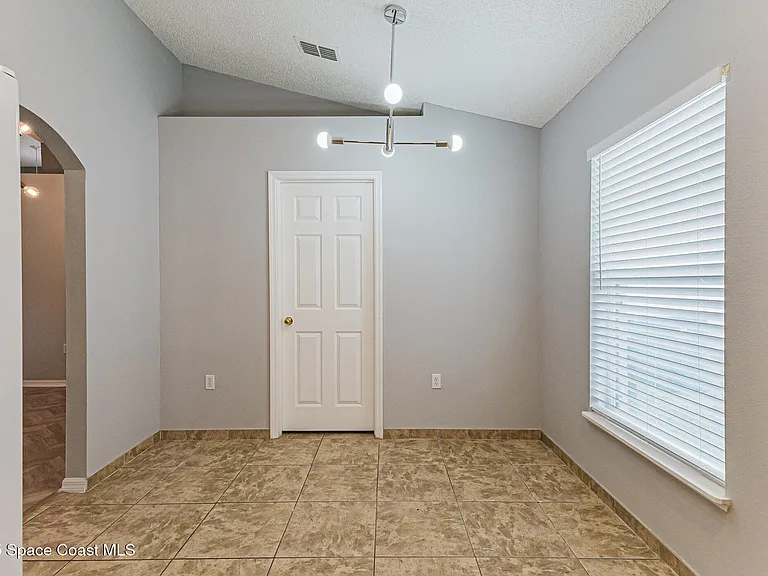 1733 La Maderia Dr SW — Photo 8