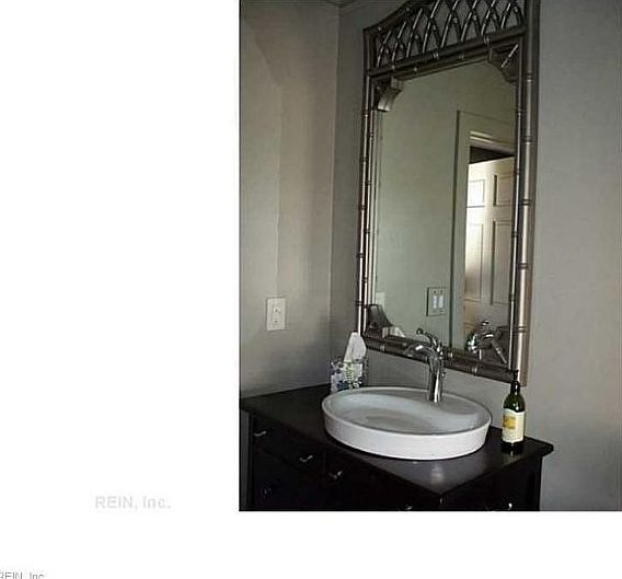 1st image of 123 1/2 Saint James Ave