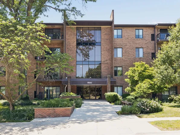7510 Farmingdale Dr APT 304, Darien, IL 60561