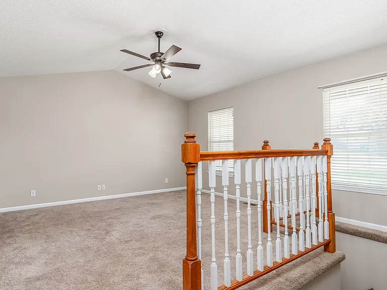 131 Sawmill Ln — Photo 6
