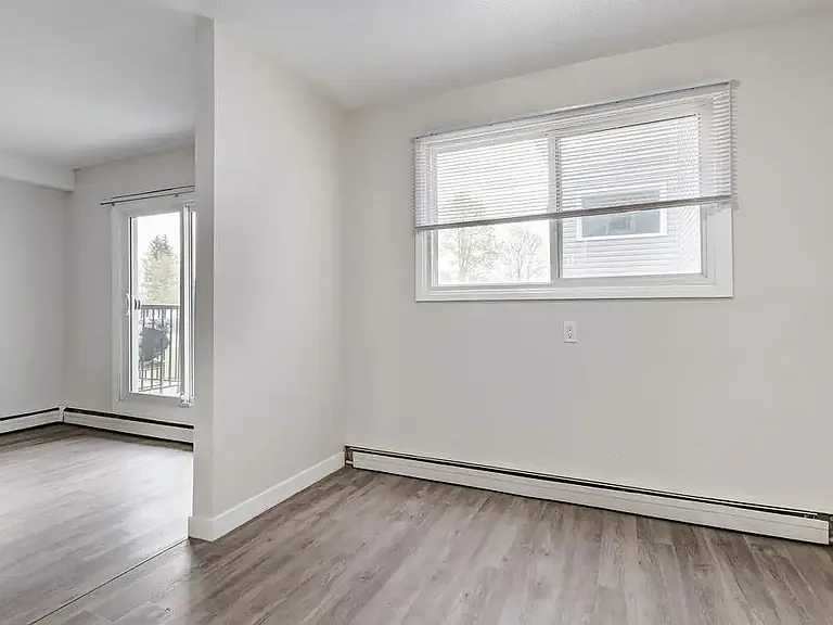 26 Maxwell Cres — Photo 16