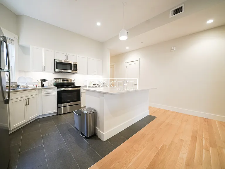 56-58 John F Kennedy St #4 — Photo 2