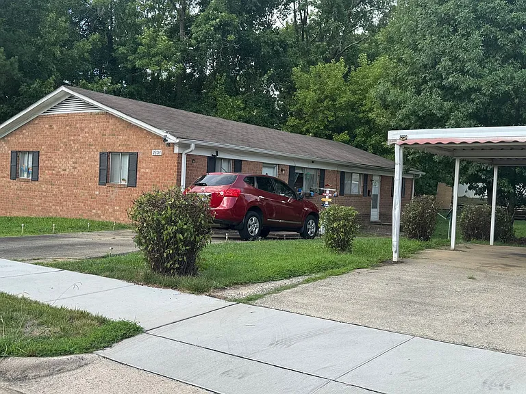 2304 Lincoln St — Photo 1