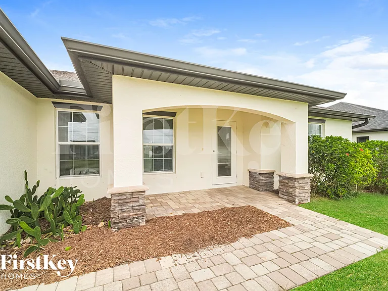 2325 NW 34th Ave — Photo 1