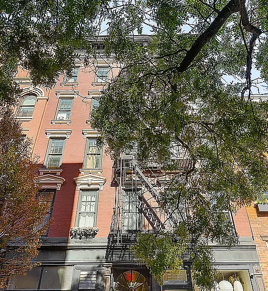 321 W 11th St #14K — Photo 11