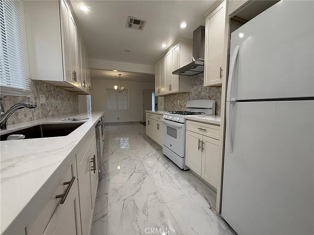 4 bed, 1619 sqft, $4,895 — Photo 3
