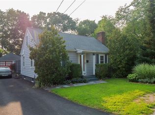 39 Tourtelot Ave, Warwick, RI 02886