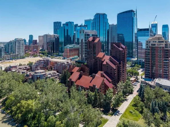 500 N Eau Claire Ave SW #301H, Calgary, AB T2P 3R8
