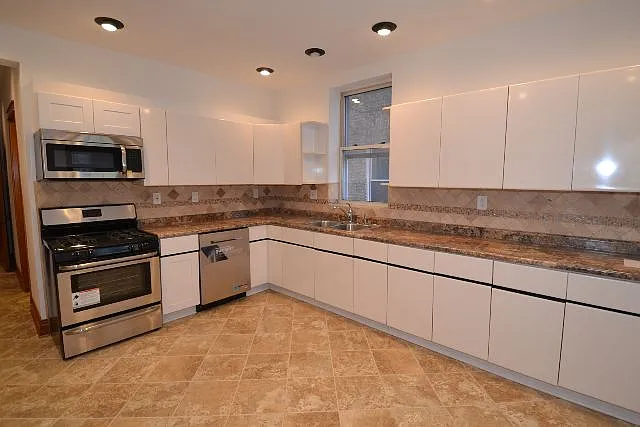 Building Photo - 4118 N Ashland Ave #2