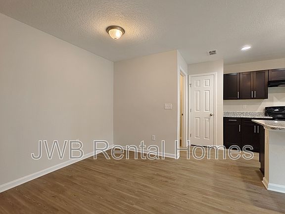 3rd image of 467 Malcross Ave