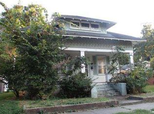 319 E Commercial St, Charleston, MO 63834