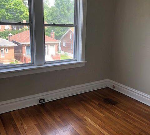 5th image of 1040 Childress Ave