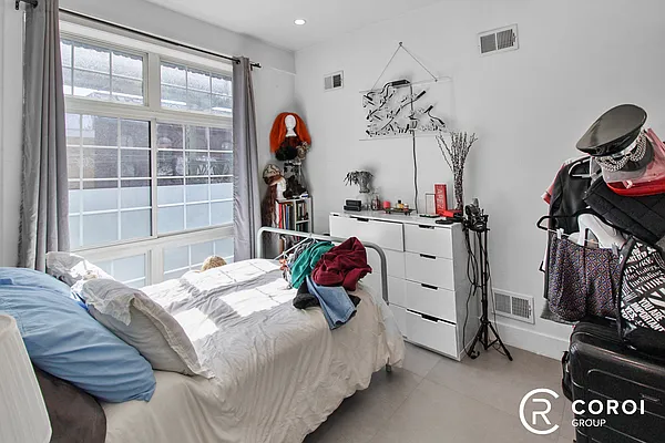 Rented by Coroi Corp | media 17