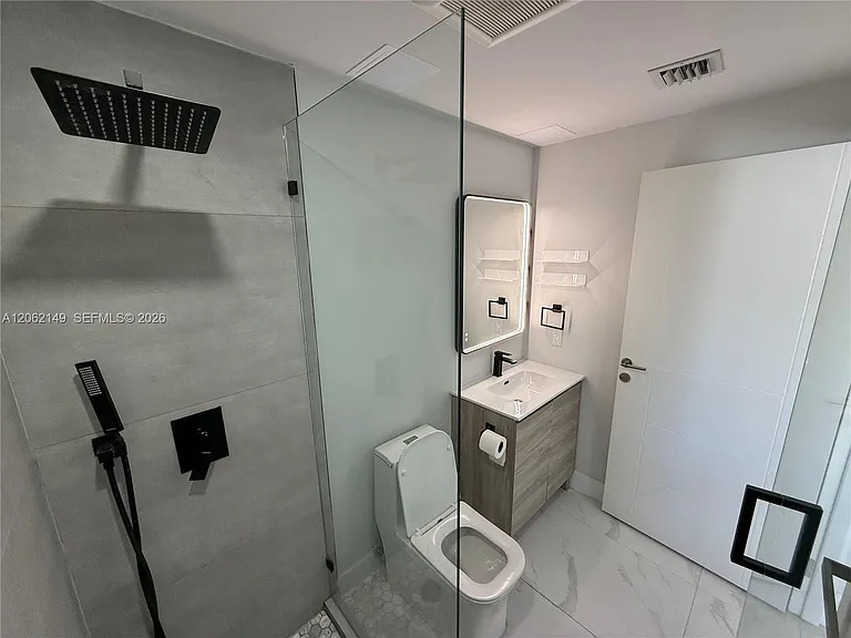 944 Jefferson Ave #16 — Photo 8