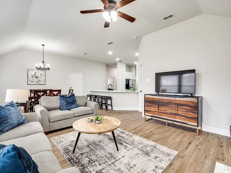 9512 Shirland Ln — Photo 1