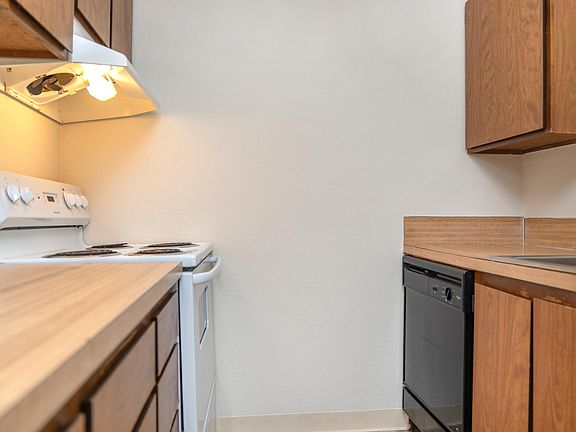 4th image of 5810 N 33rd St #2c1761dee