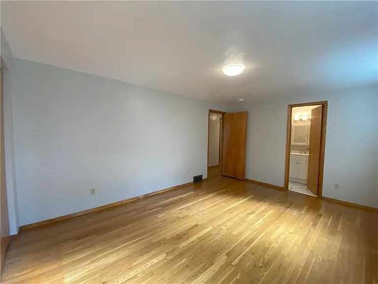 439 Crestview Dr — Photo 32