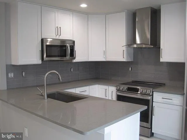 110 Villa Capri Cir — Photo 8