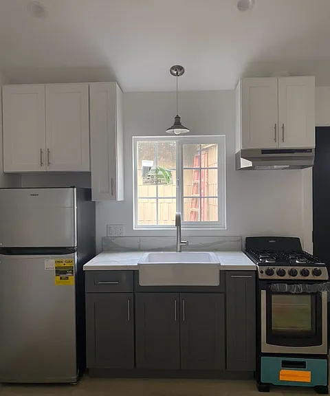 1521 Ramona Ave — Photo 3
