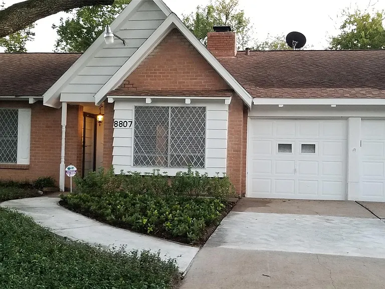 8807 Leader St — Photo 2