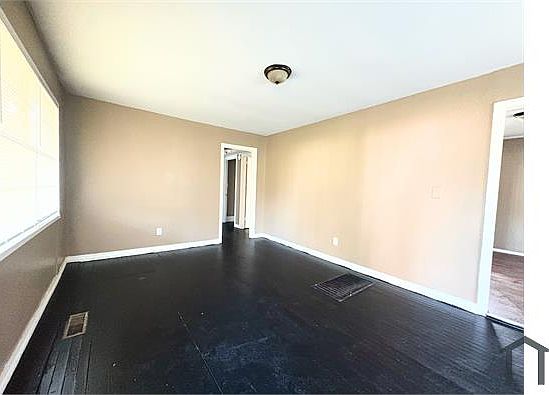 5th image of 1252 18th St SW