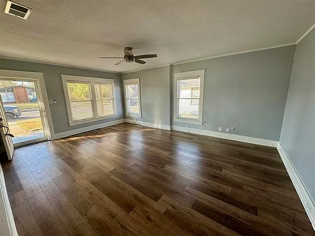 690 McConnell St — Photo 14