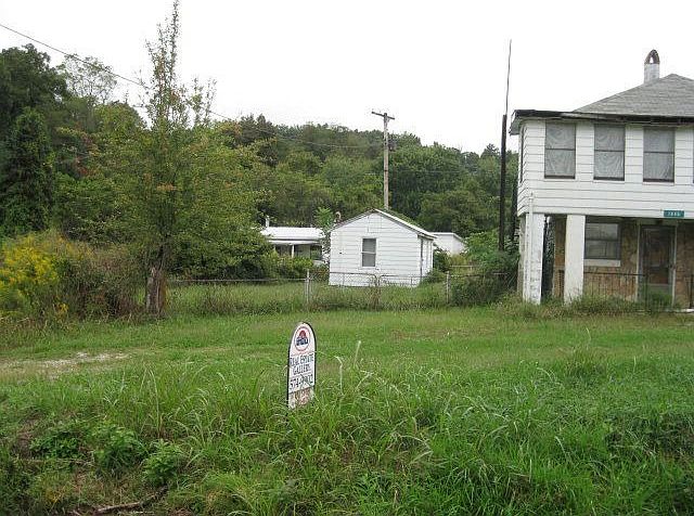 2nd image of 1446 Back Rd