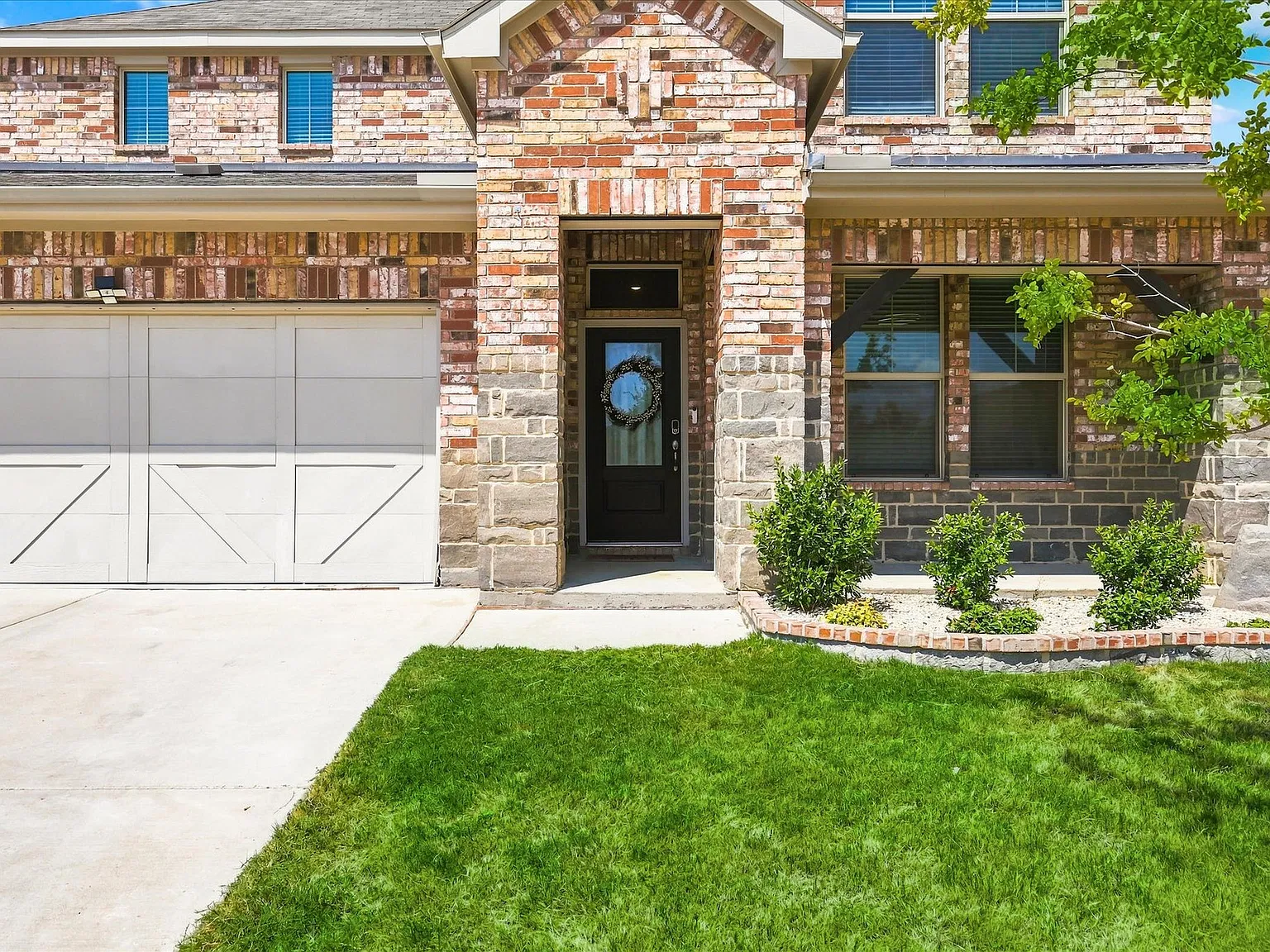 4 bed, 3.5 bath, 3114 sqft, $2,950 — Photo 2