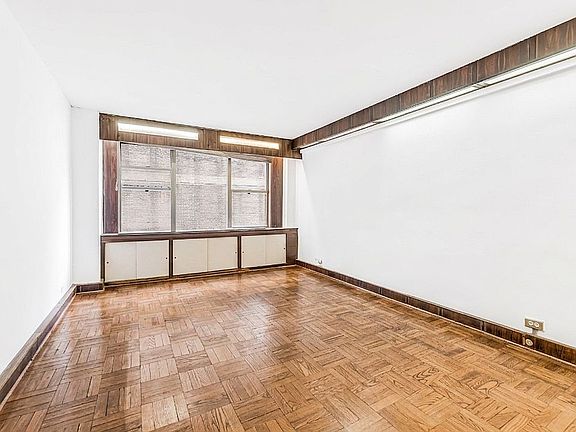 5th image of 77 W 55th St APT 17B