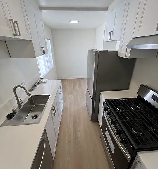 11938 Goshen Ave #9 — Photo 4