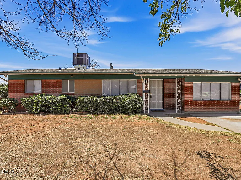 5704 Sage Ct — Photo 2