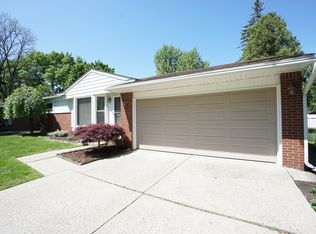 17437 Hizmet St, Livonia, MI 48152