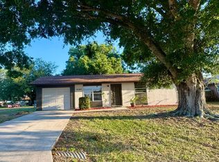 900 Fairhaven St NE, Palm Bay, FL 32907