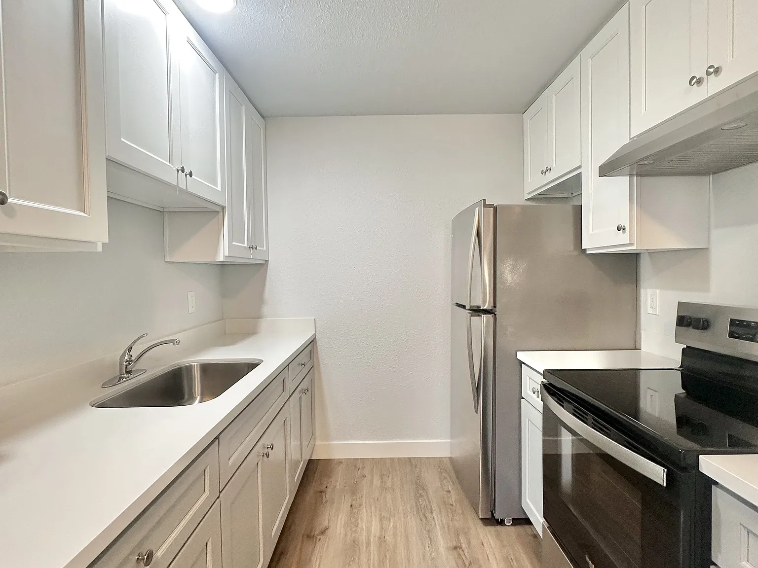 303 Pine Ave — Photo 2