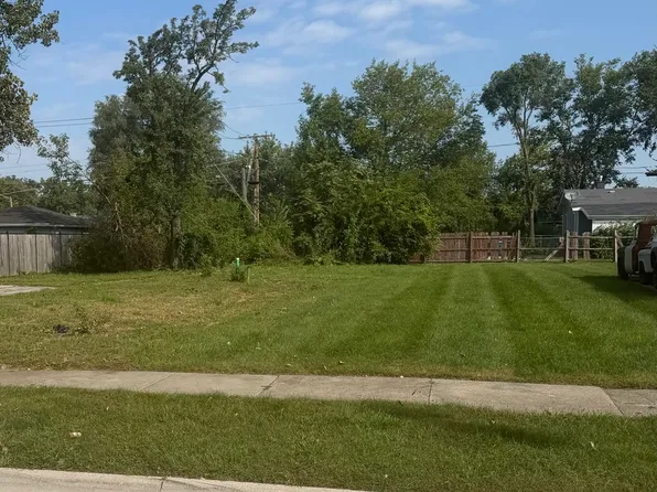 834 E 152nd St, Phoenix, IL 60426
