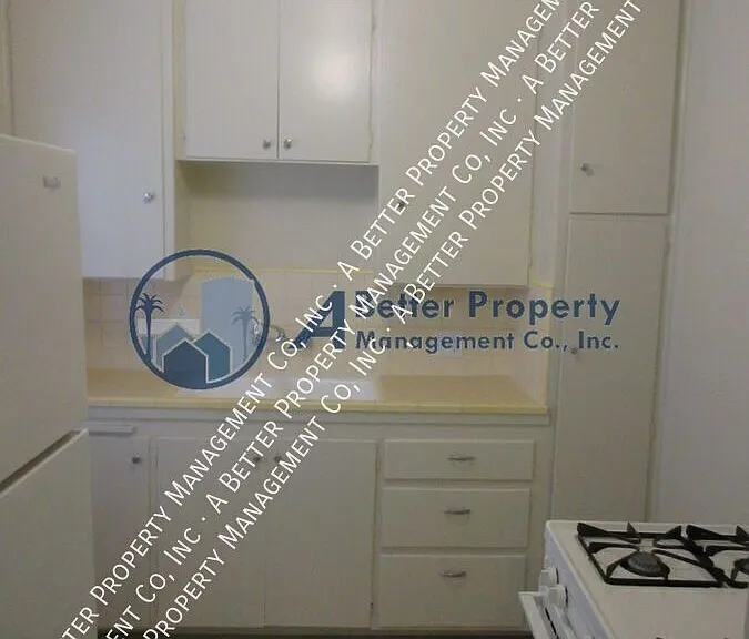 1218 E 2nd St #3 — Photo 3