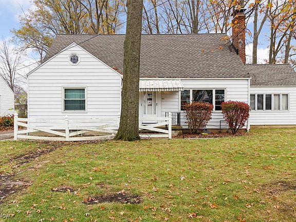 2nd image of 418 Garford Ave