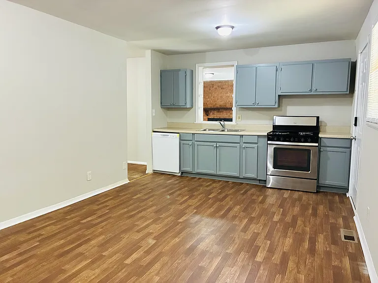5015 Grapevine Dr — Photo 4