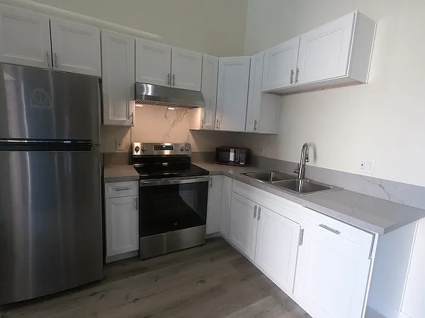 2 bed, 900 sqft, $2,595 — Photo 3