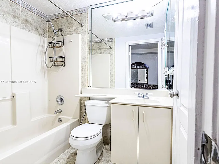 17405 NW 75th Pl — Photo 5